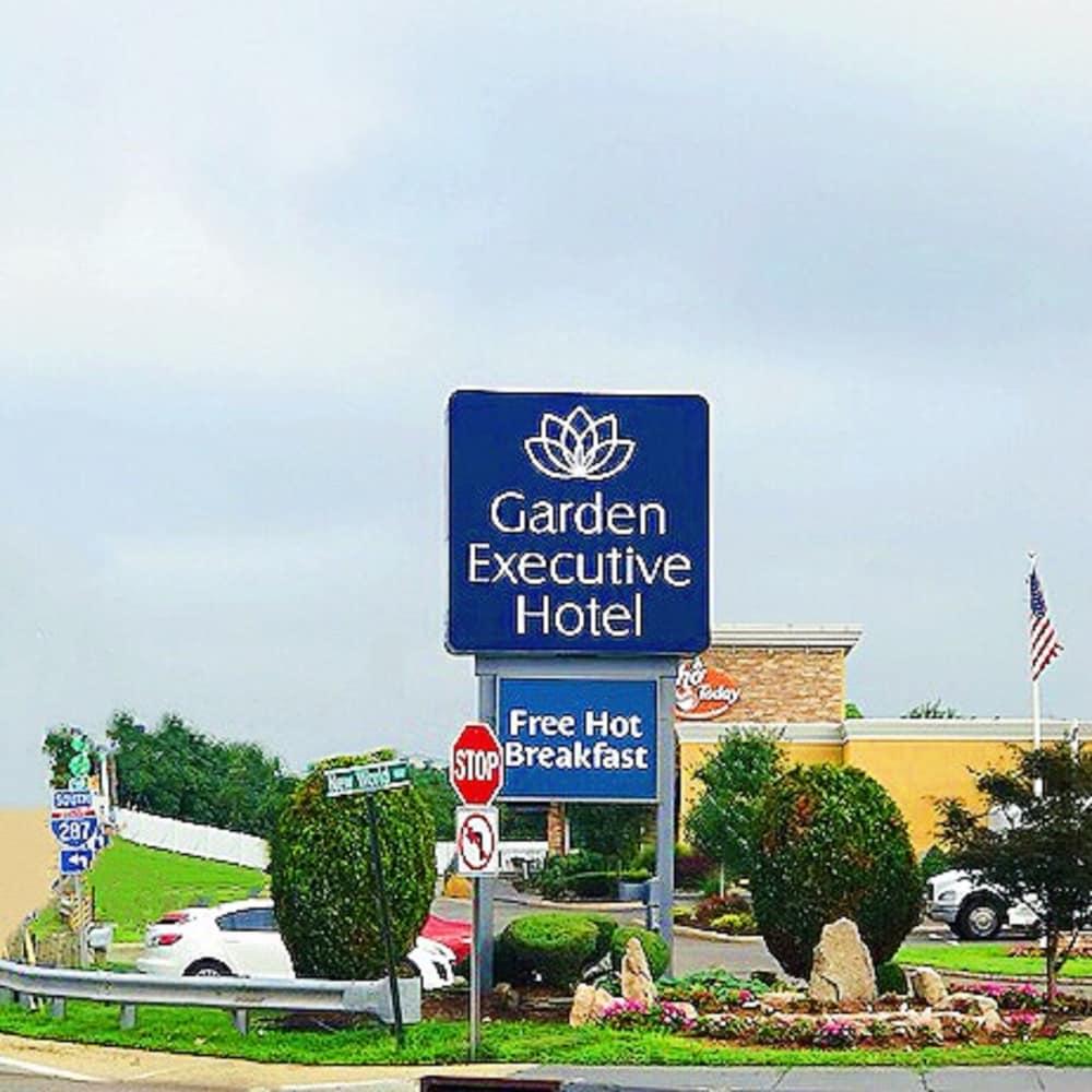 Garden Executive Hotel South Plainfield Exteriör bild
