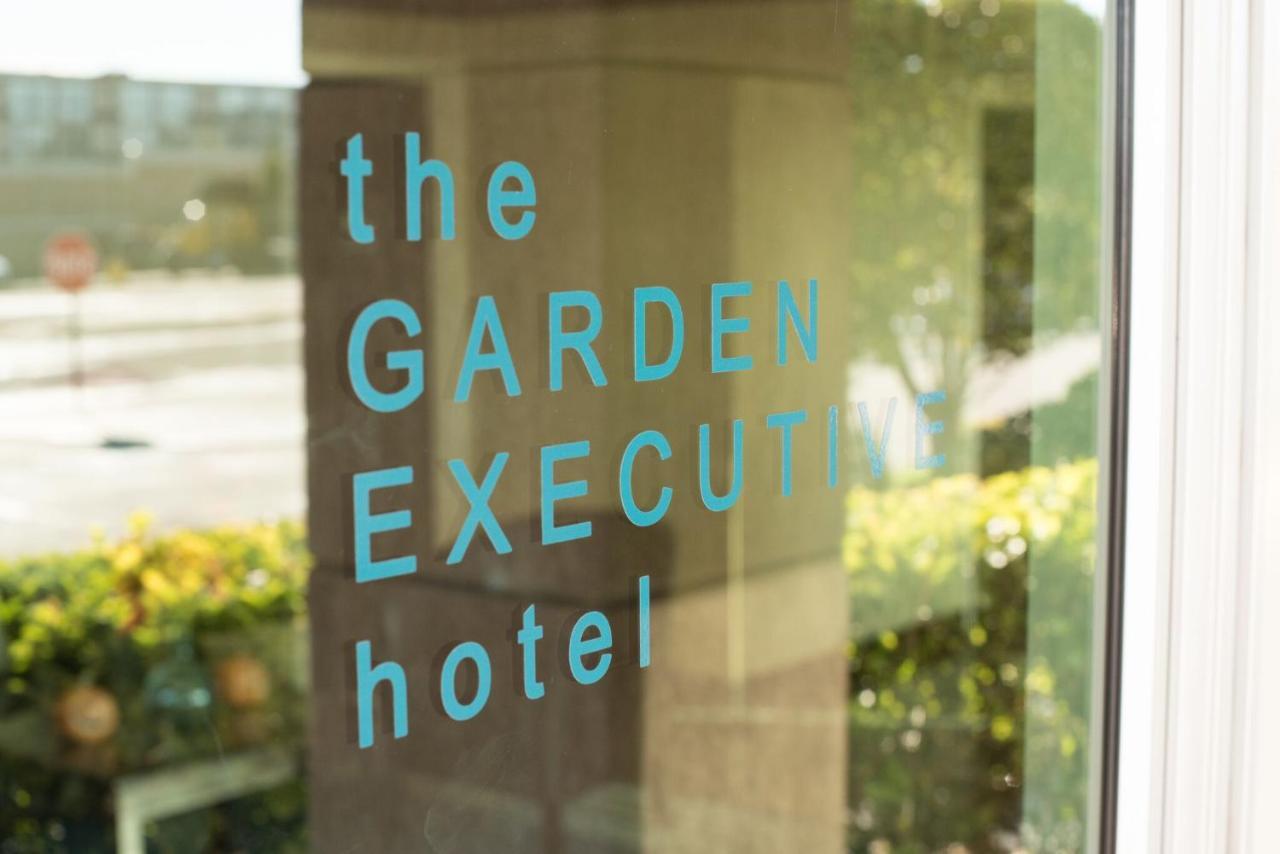 Garden Executive Hotel South Plainfield Exteriör bild